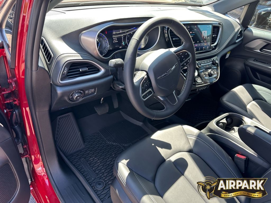 2025 Chrysler Pacifica Select - Photo 16