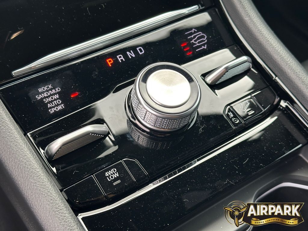 New 2025 Silver Zynith Jeep Summit image 21