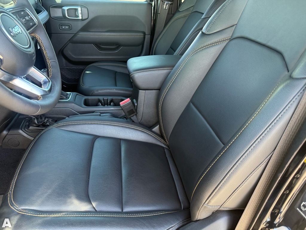 Used 2025 Black Clearcoat Jeep Sahara image 12