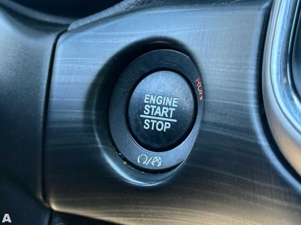 Used 2021 Diamond Black Crystal Pearlcoat Jeep Laredo E image 22