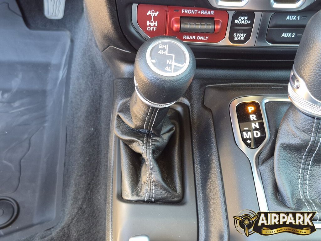 New 2026 Granite Crystal Jeep Rubicon image 27