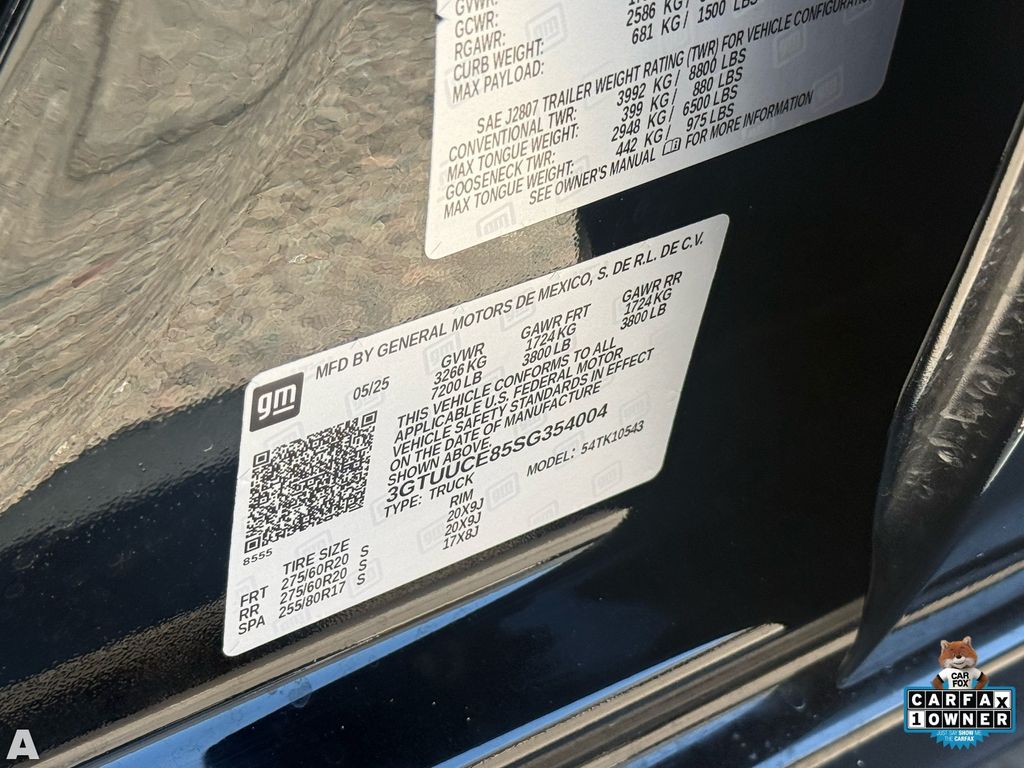 Used 2025 Onyx Black GMC Elevation image 33