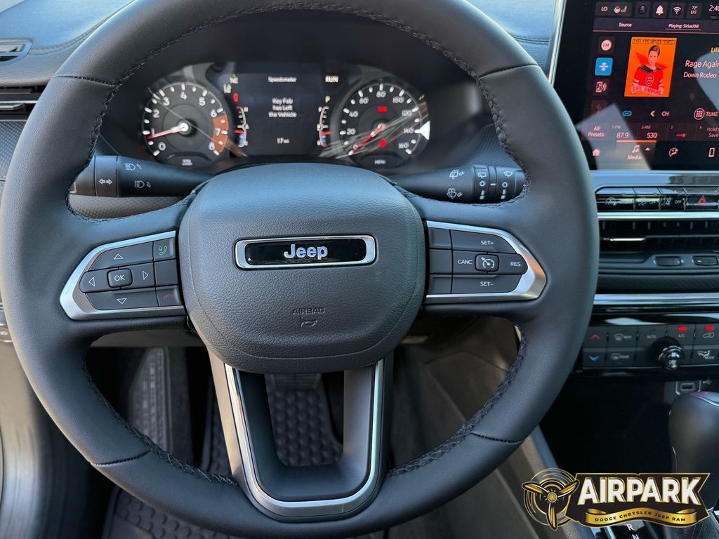 New 2026 Diamond Black Crystal Pearlcoat Jeep Latitude image 17