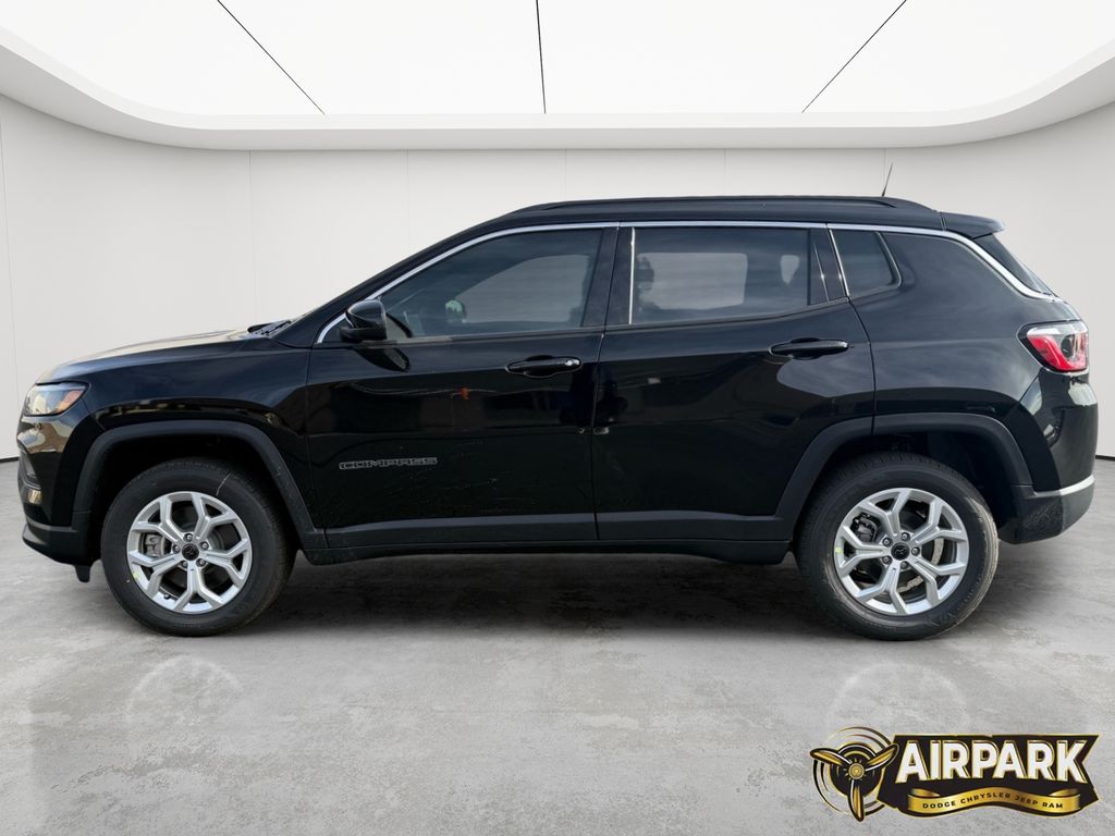New 2026 Diamond Black Crystal Pearlcoat Jeep Latitude image 8