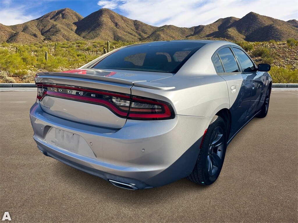2015 Dodge Charger SE photo 3