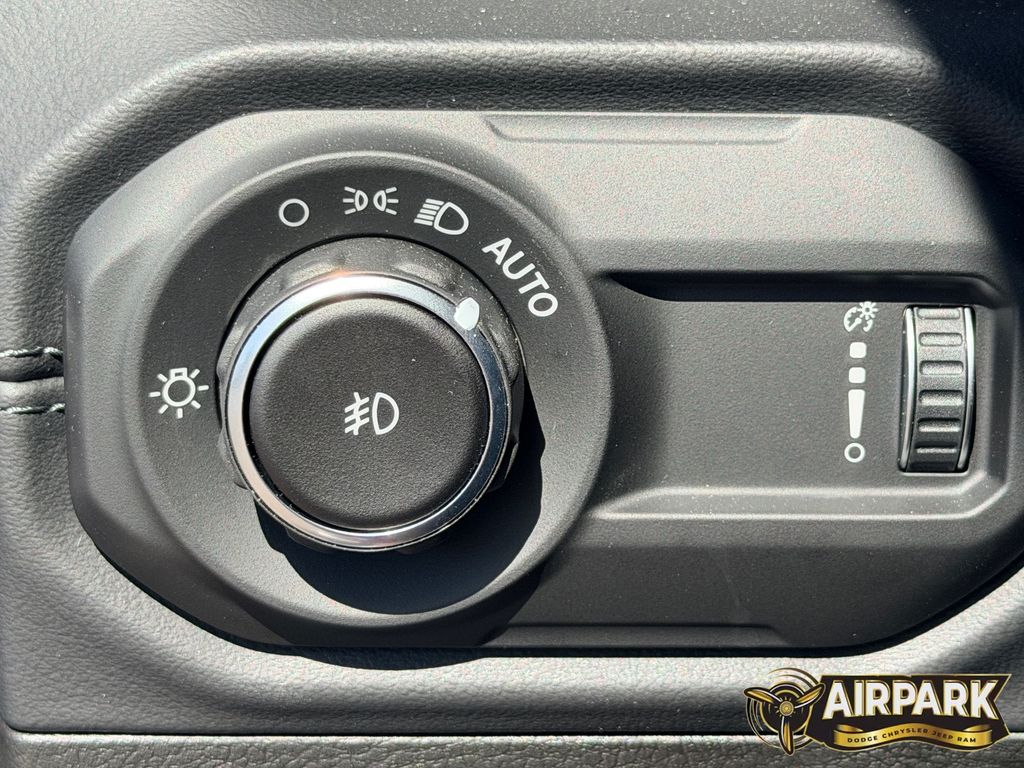 New 2026 Reign Jeep Rubicon image 19
