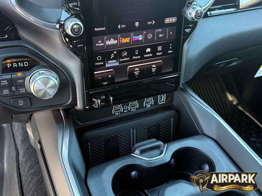 New 2026 Diamond Black Crystal Pearlcoat Ram Laramie image 16