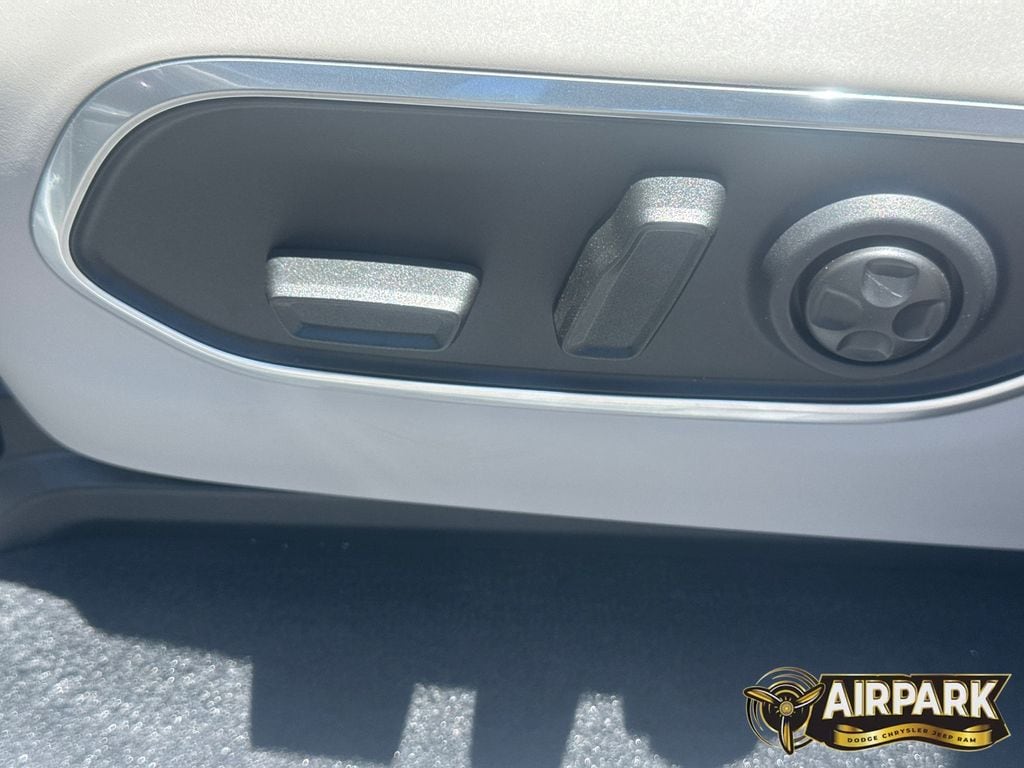 New 2026 Bright White Jeep Base image 30