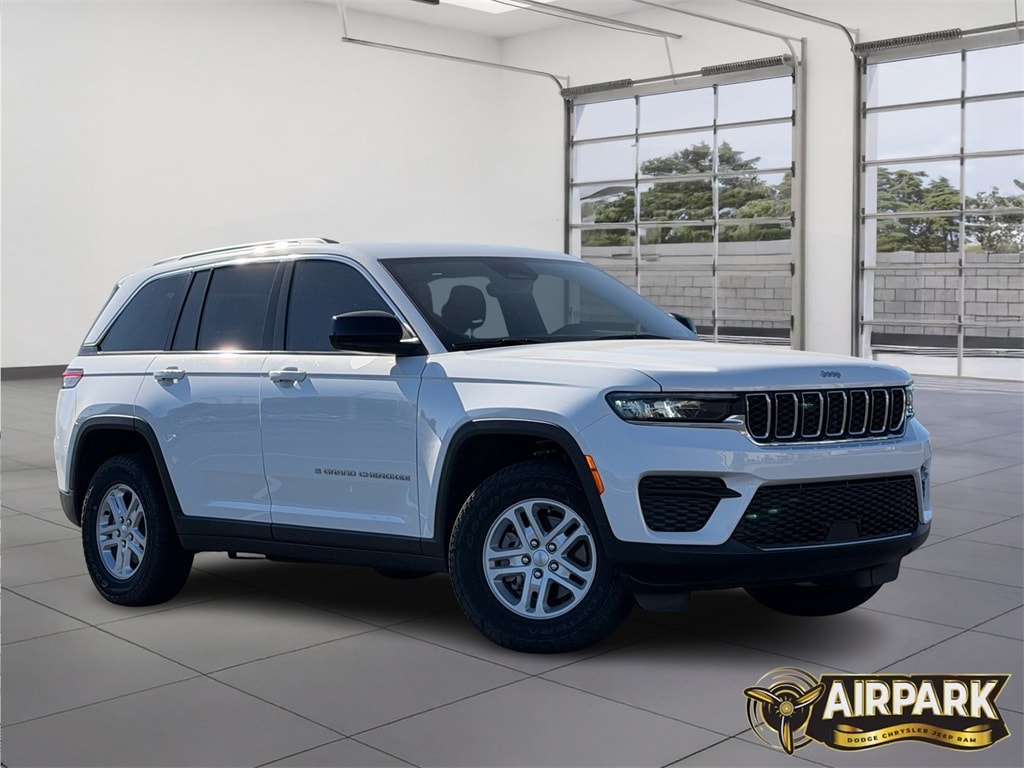 New 2025 Jeep Grand Cherokee Laredo Sport Utility