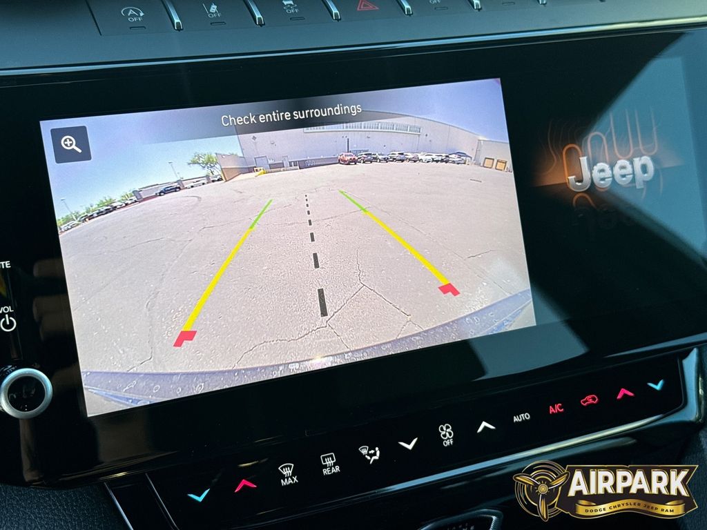 New 2026 Diamond Black Crystal Pearlcoat Jeep Laredo image 24