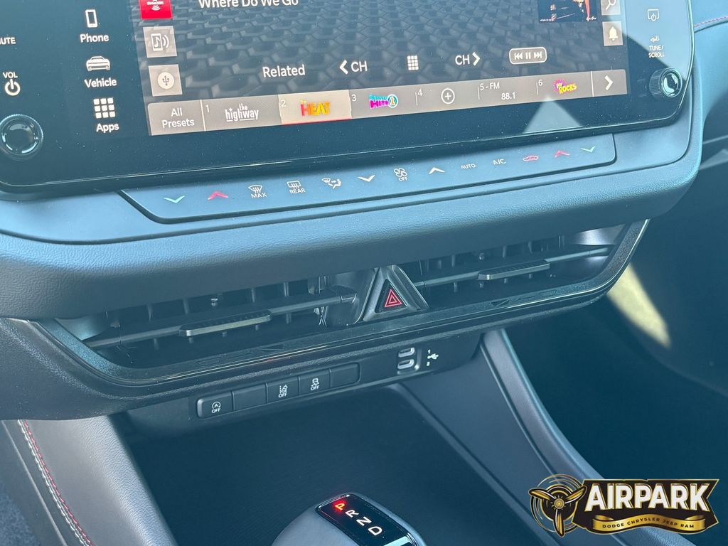 New 2026 Diamond Black Crystal Pearlcoat Dodge R/T image 17