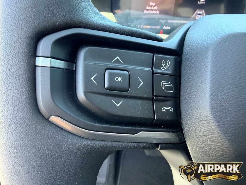 New 2026 Diamond Black Crystal Pearlcoat Jeep Laredo/Limited image 21