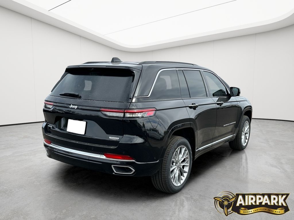 New 2025 Diamond Black Crystal Pearlcoat Jeep Summit image 4