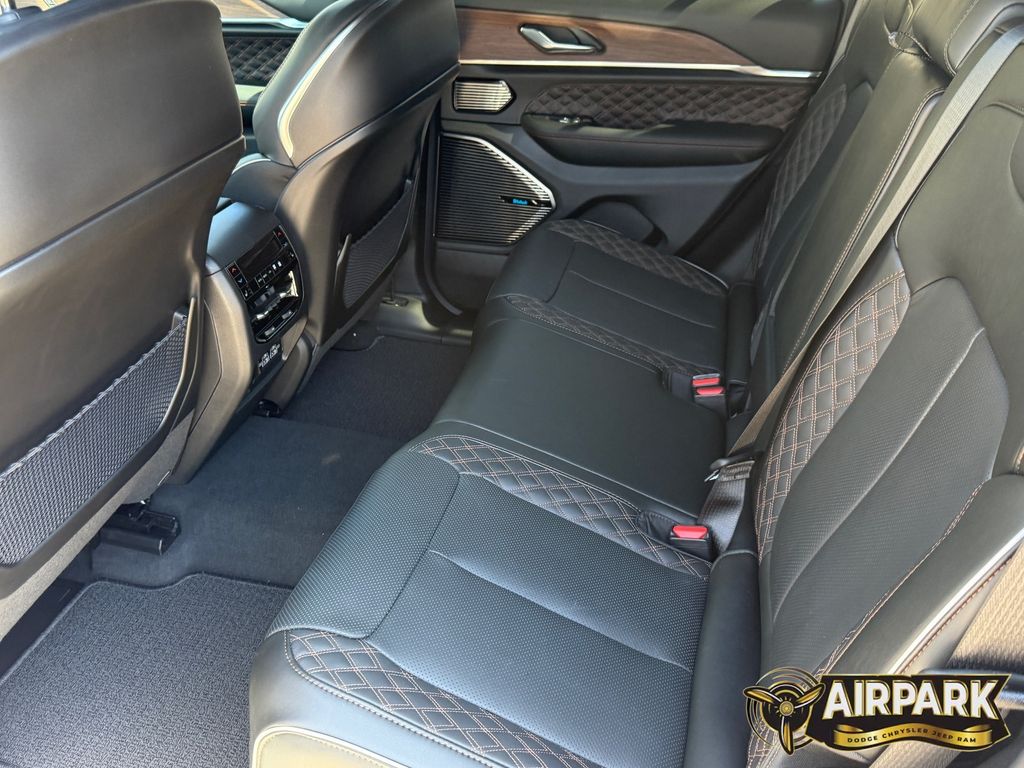 New 2025 Silver Zynith Jeep Summit image 21