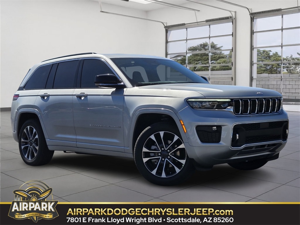 2025 Jeep Grand Cherokee Overland's photo