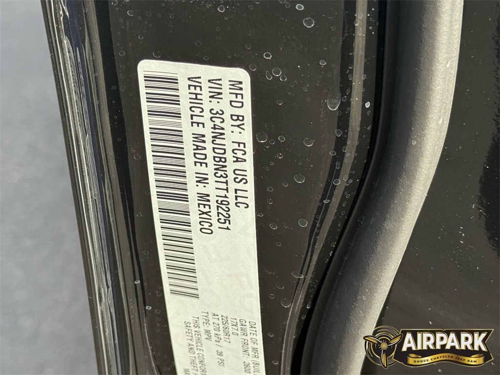 New 2026 Diamond Black Crystal Pearlcoat Jeep Latitude image 28