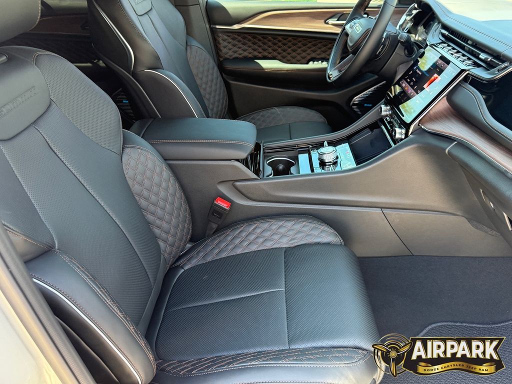 New 2025 Silver Zynith Jeep Summit image 25