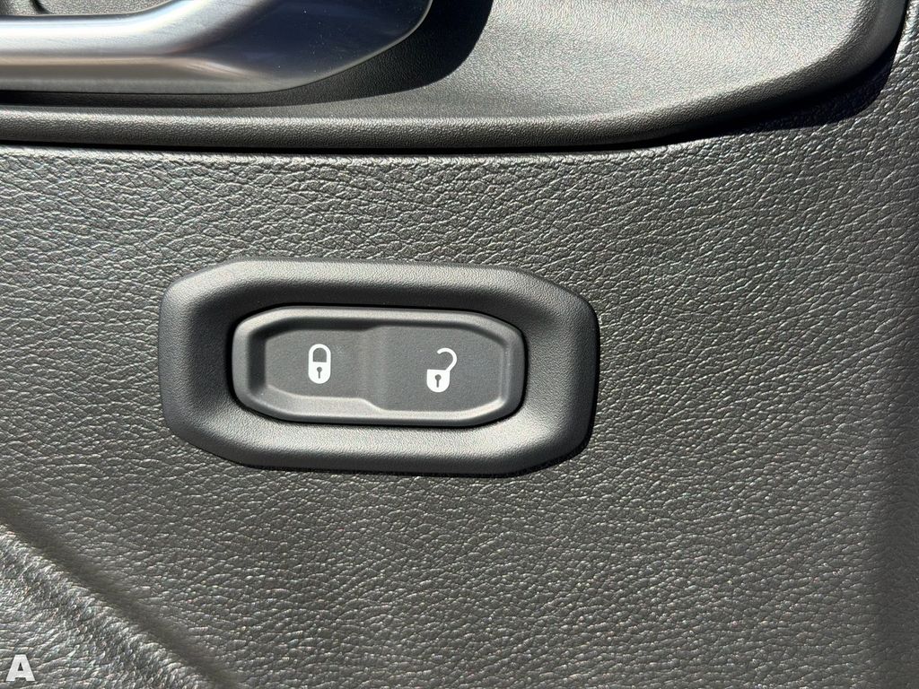 Used 2025 Bright White Clearcoat Jeep Sport S image 17