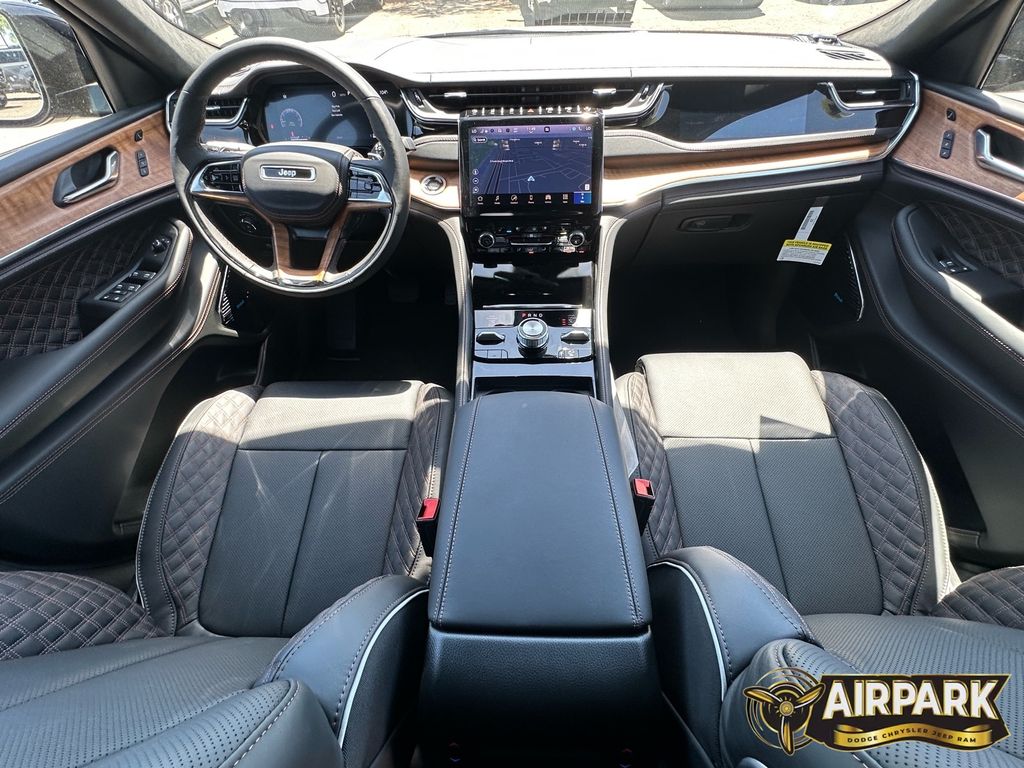 New 2025 Diamond Black Crystal Pearlcoat Jeep Summit image 14