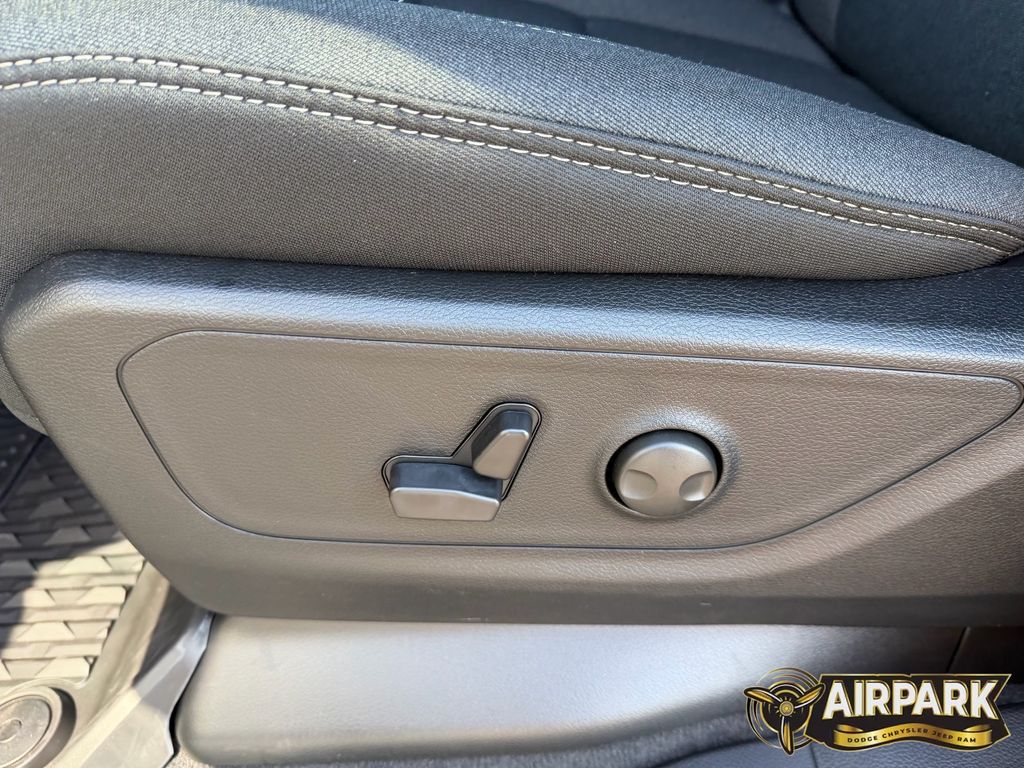 New 2026 Diamond Black Crystal Pearlcoat Ram Big Horn/Lone Star image 18