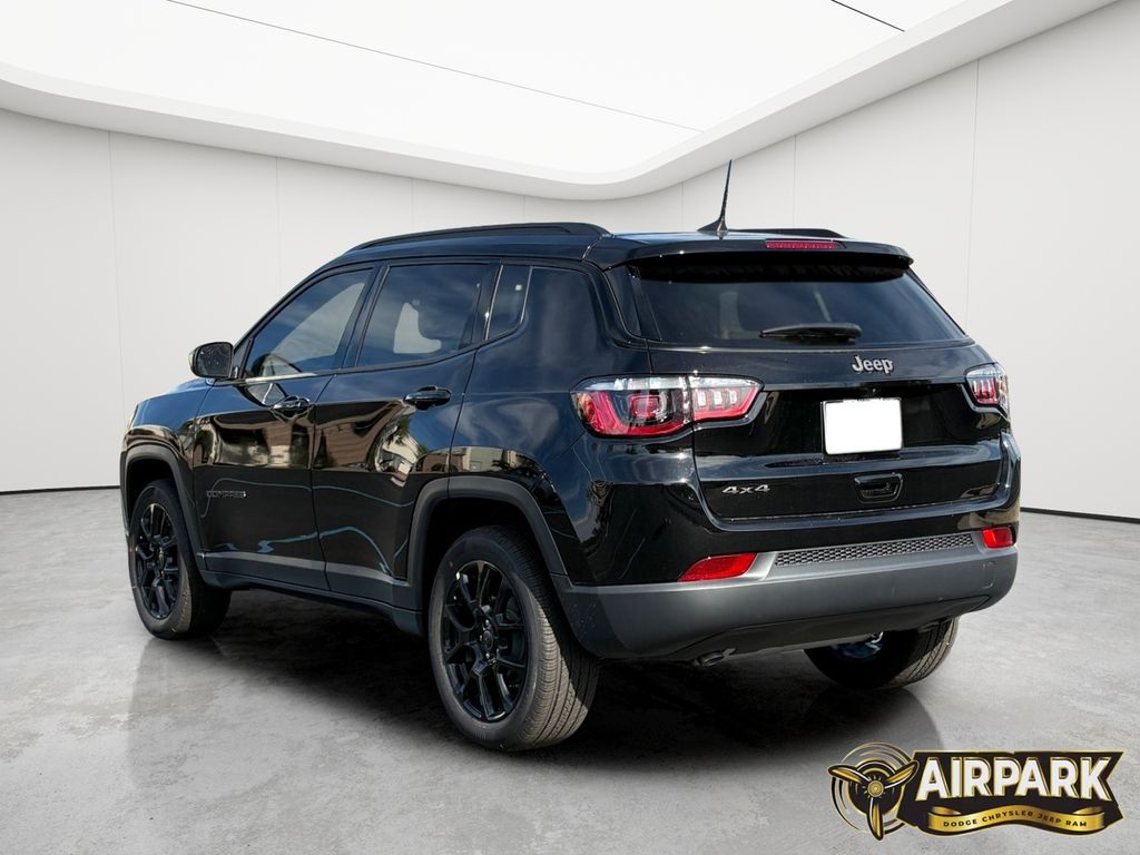 New 2026 Diamond Black Crystal Pearlcoat Jeep Latitude image 6