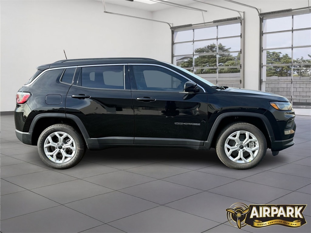 New 2026 Diamond Black Crystal Pearlcoat Jeep Latitude image 3