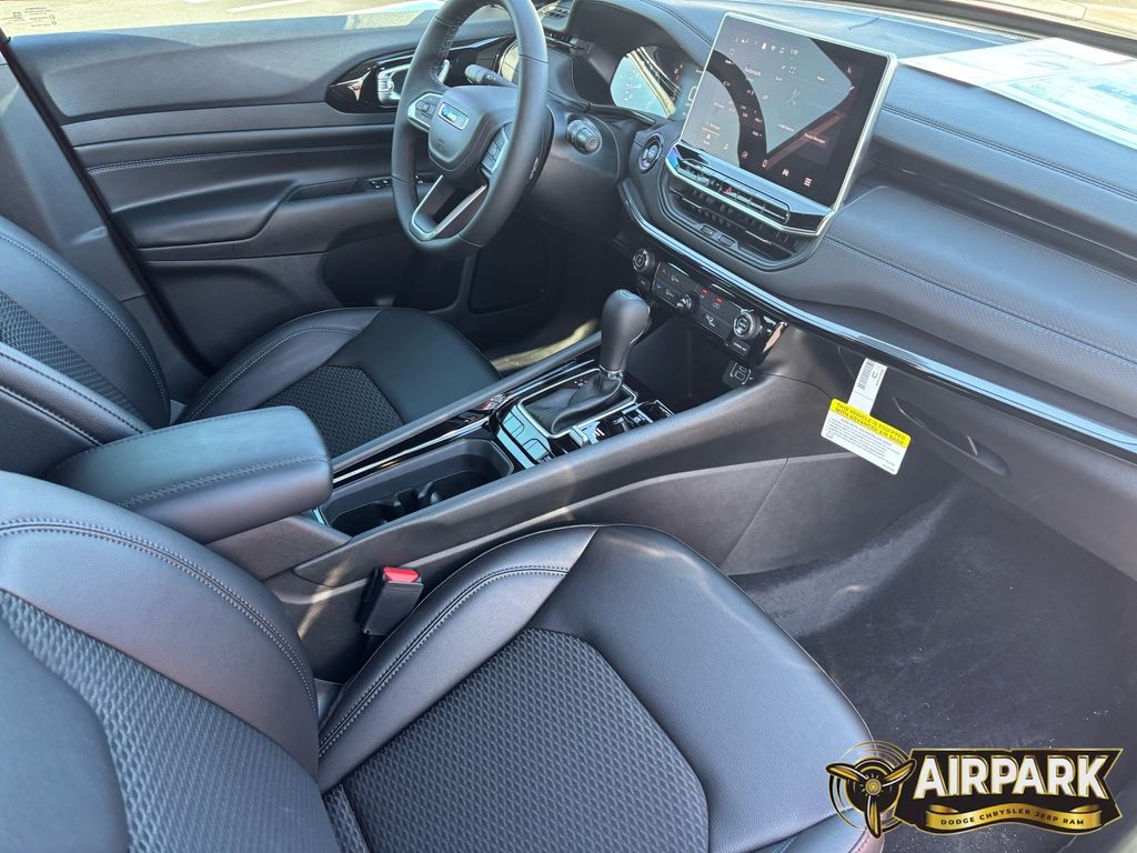 New 2026 Red Hot Pearlcoat Jeep Latitude image 22