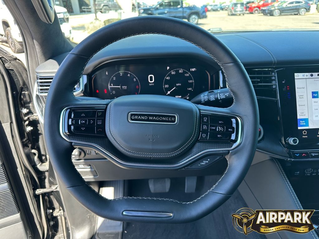 New 2024 Diamond Black Crystal Pearlcoat Jeep Series II image 17