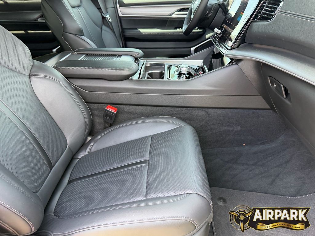 New 2026 High Gloss Black Jeep Limited image 12