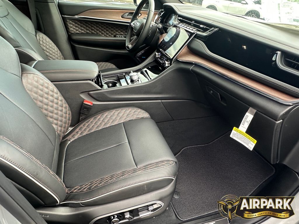 New 2025 Silver Zynith Jeep Summit image 12