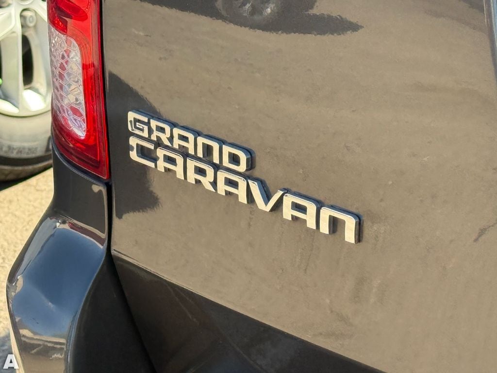 Used 2019 Granite Crystal Metallic Clearcoat Dodge SXT image 13