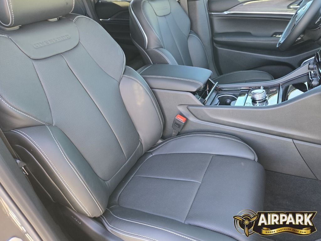 New 2025 Baltic Gray Jeep Overland image 12