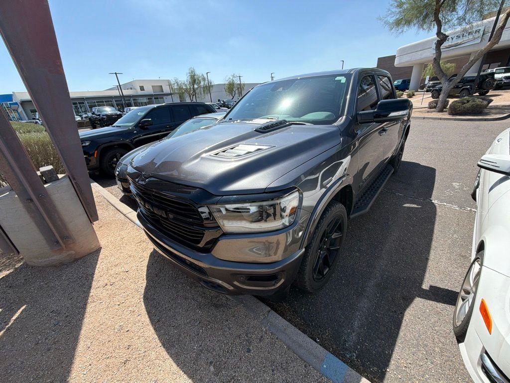2021 RAM 1500 Gris (Granite Crystal Metallic Clearcoat) Camioneta Todo terreno Automática