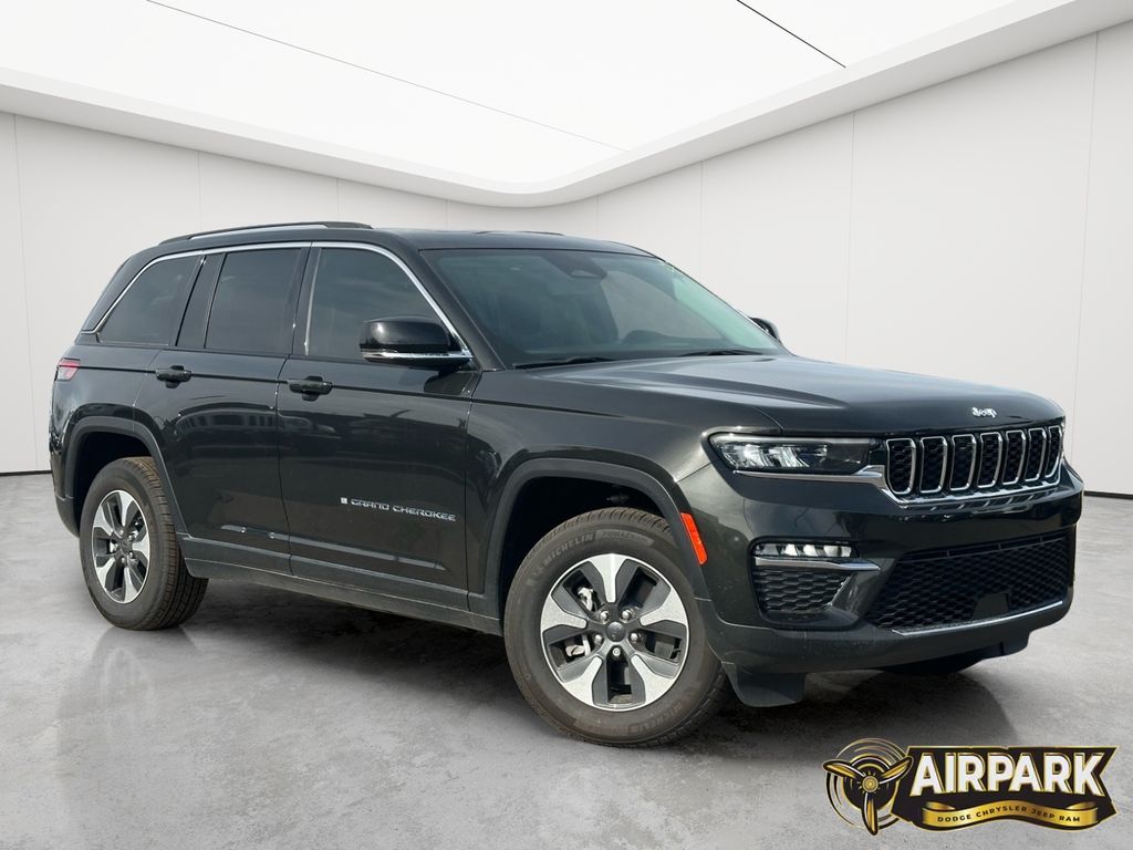 New 2023 Rocky Mountain Pearlcoat Jeep Base image 2