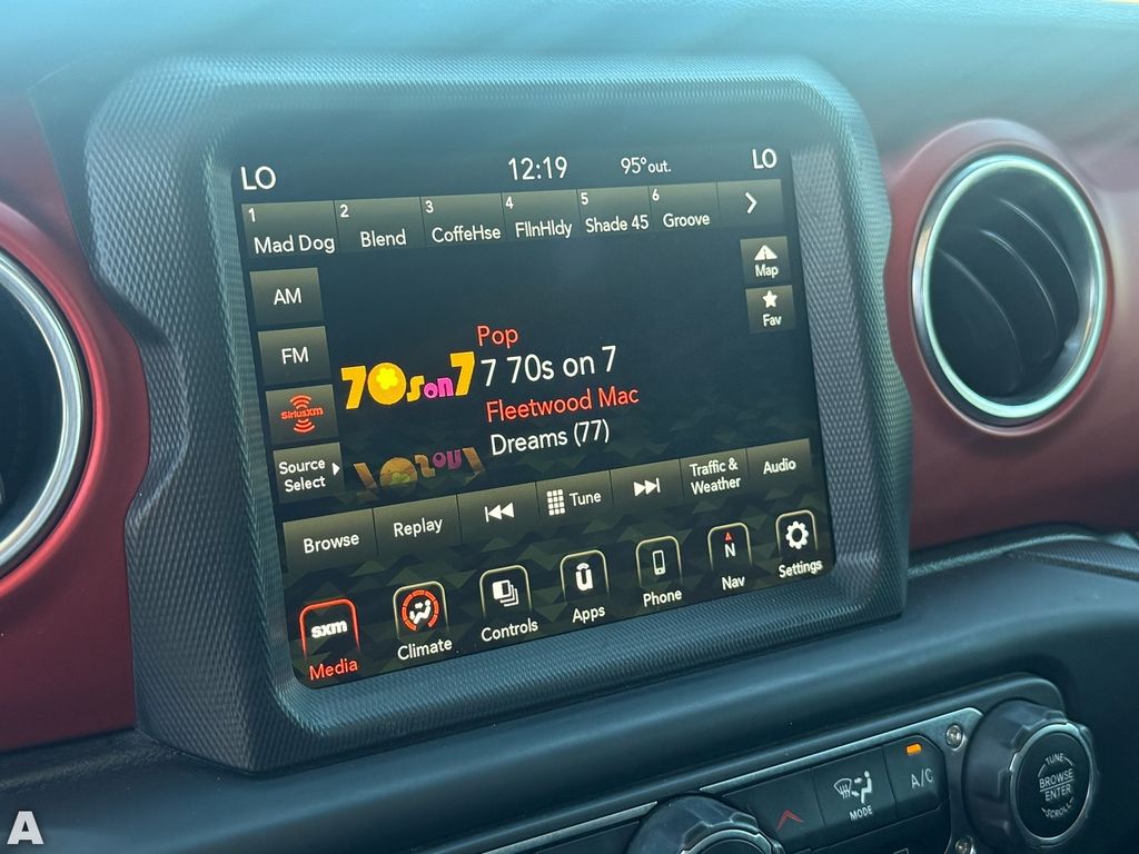 Used 2021 Hydro Blue Pearlcoat Jeep Rubicon image 20