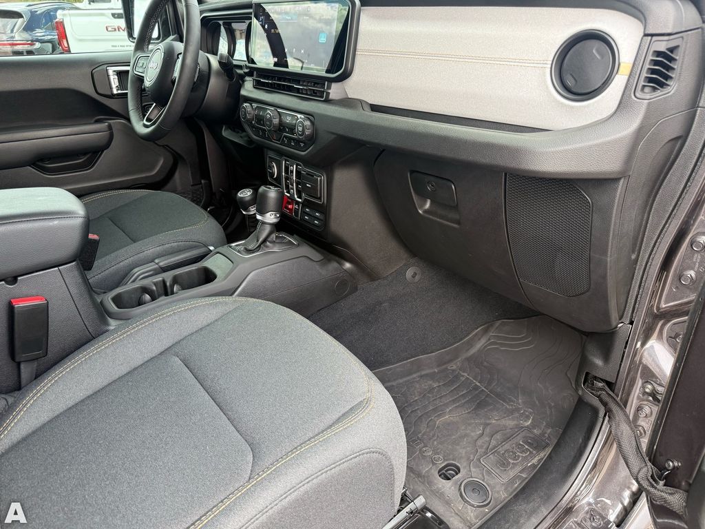 Used 2025 Granite Crystal Metallic Clearcoat Jeep Willys image 29