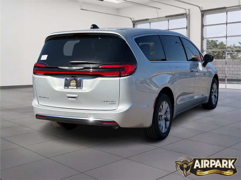 New 2026 Chrysler Pacifica Limited Passenger Van