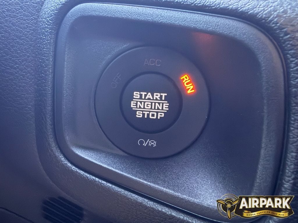 New 2026 Granite Crystal Jeep Sport image 31
