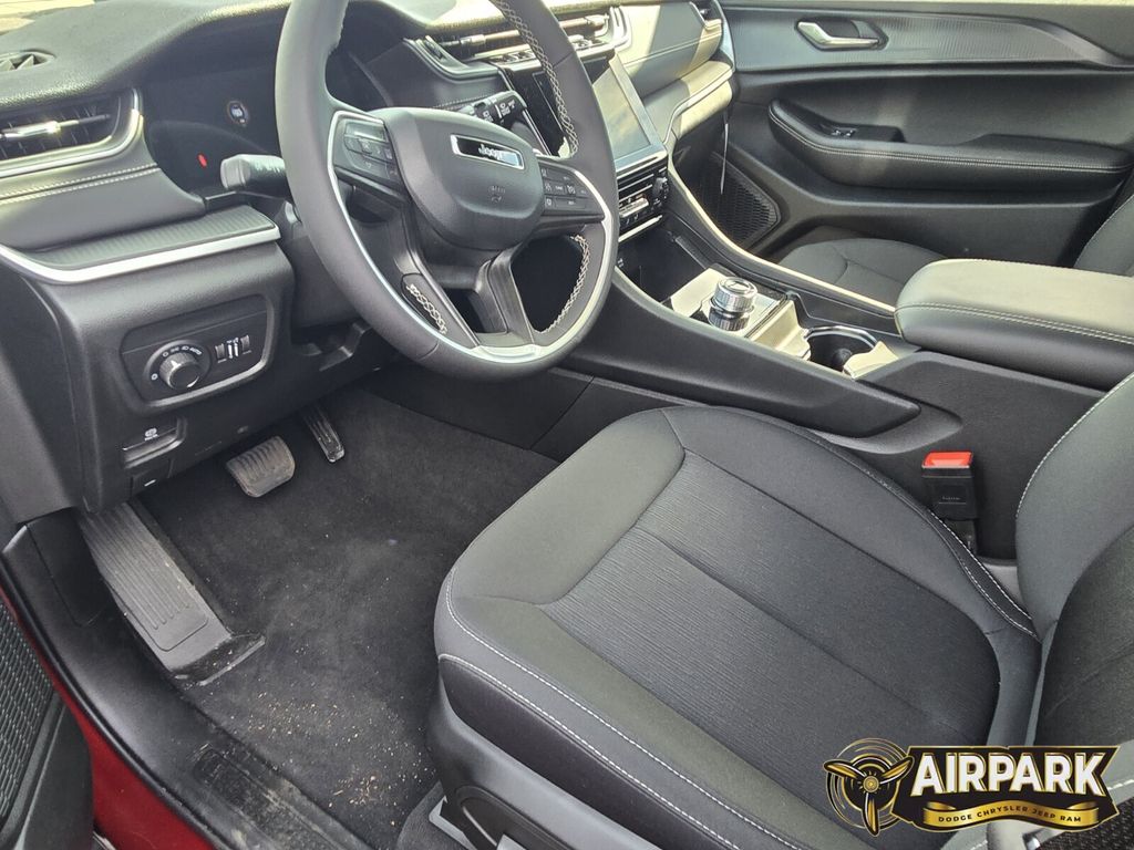 New 2025 Velvet Red Pearlcoat Jeep Laredo image 9