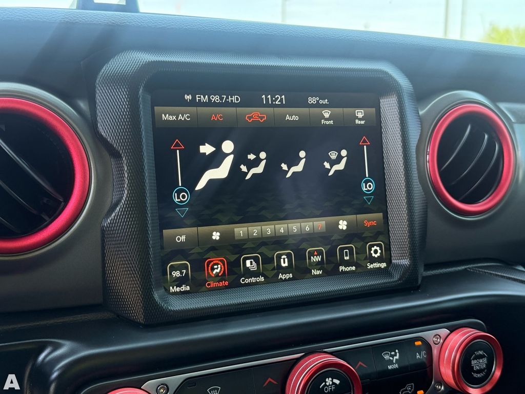 Used 2022 Silver Zynith Clearcoat Jeep Rubicon image 20