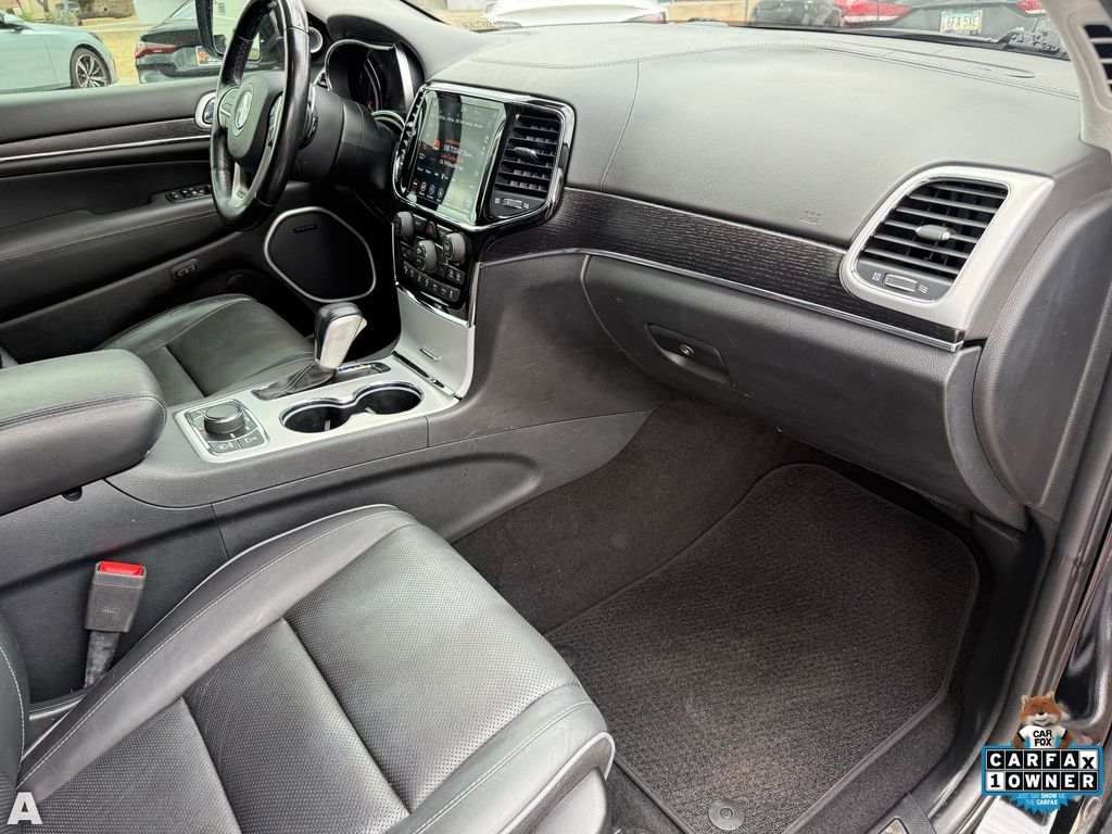 Used 2020 Diamond Black Crystal Pearlcoat Jeep Summit image 28