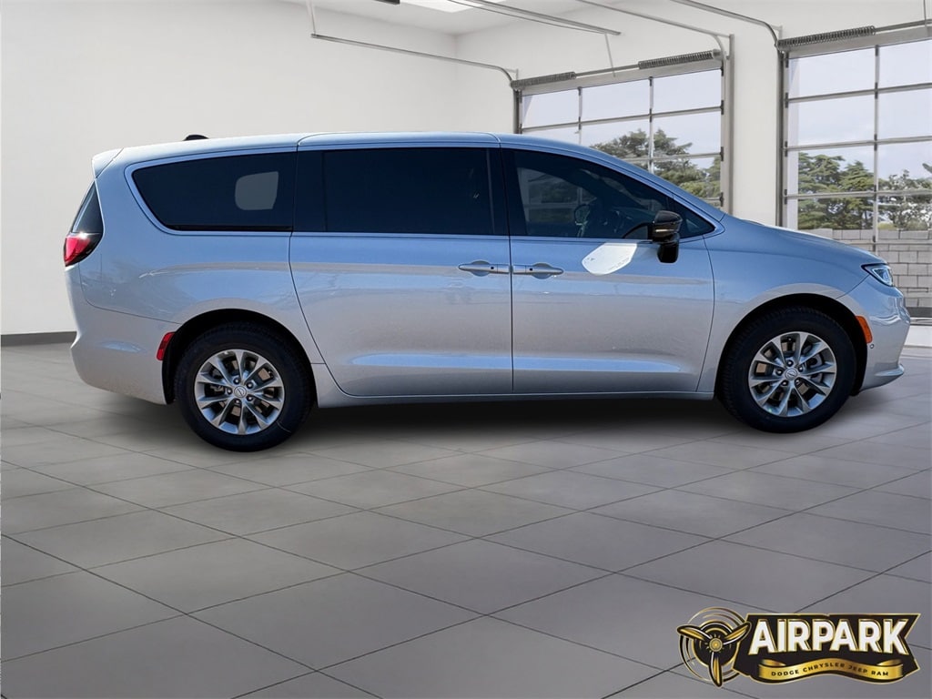 New 2026 Chrysler Pacifica Limited Passenger Van