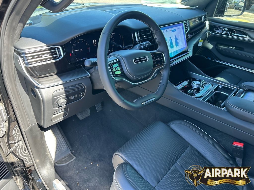 New 2024 Diamond Black Crystal Pearlcoat Jeep Series II image 16