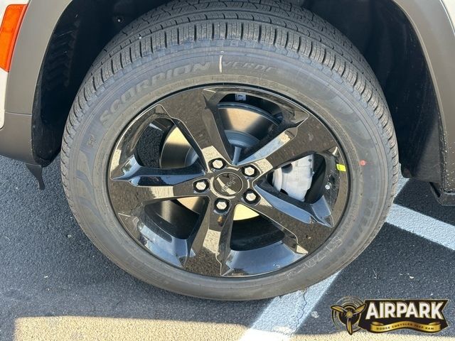 New 2025 Silver Zynith Jeep Limited image 10