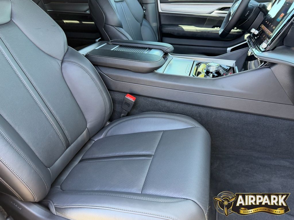New 2026 High Gloss Black Jeep Limited image 12