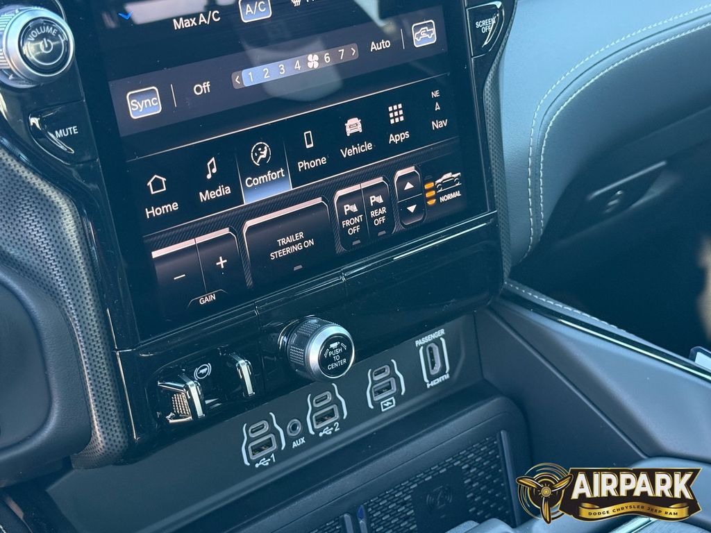 New 2026 Diamond Black Crystal Pearlcoat Ram Limited image 18