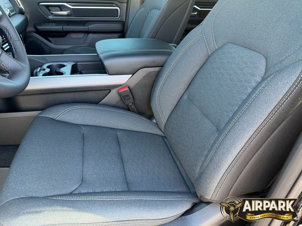 New 2026 Diamond Black Crystal Pearlcoat Ram Big Horn/Lone Star image 17