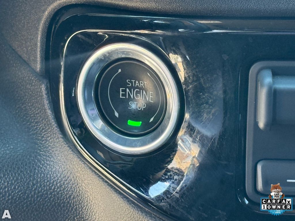 Used 2025 Onyx Black GMC Elevation image 25