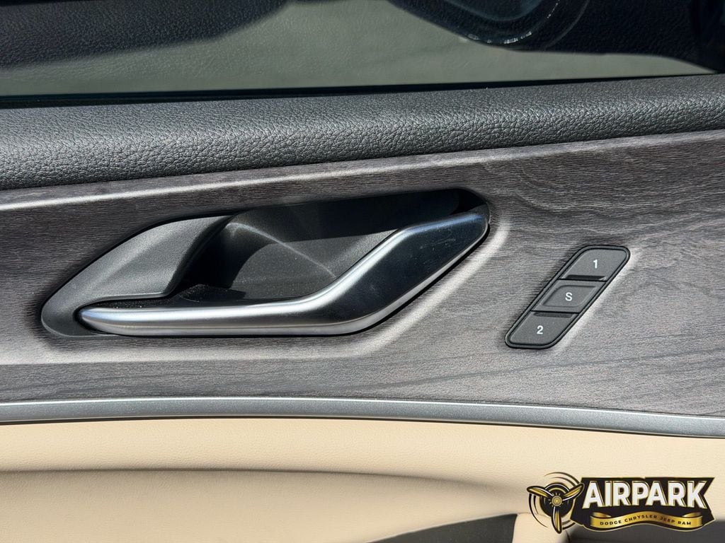 New 2023 Diamond Black Crystal Pearlcoat Jeep Base image 15