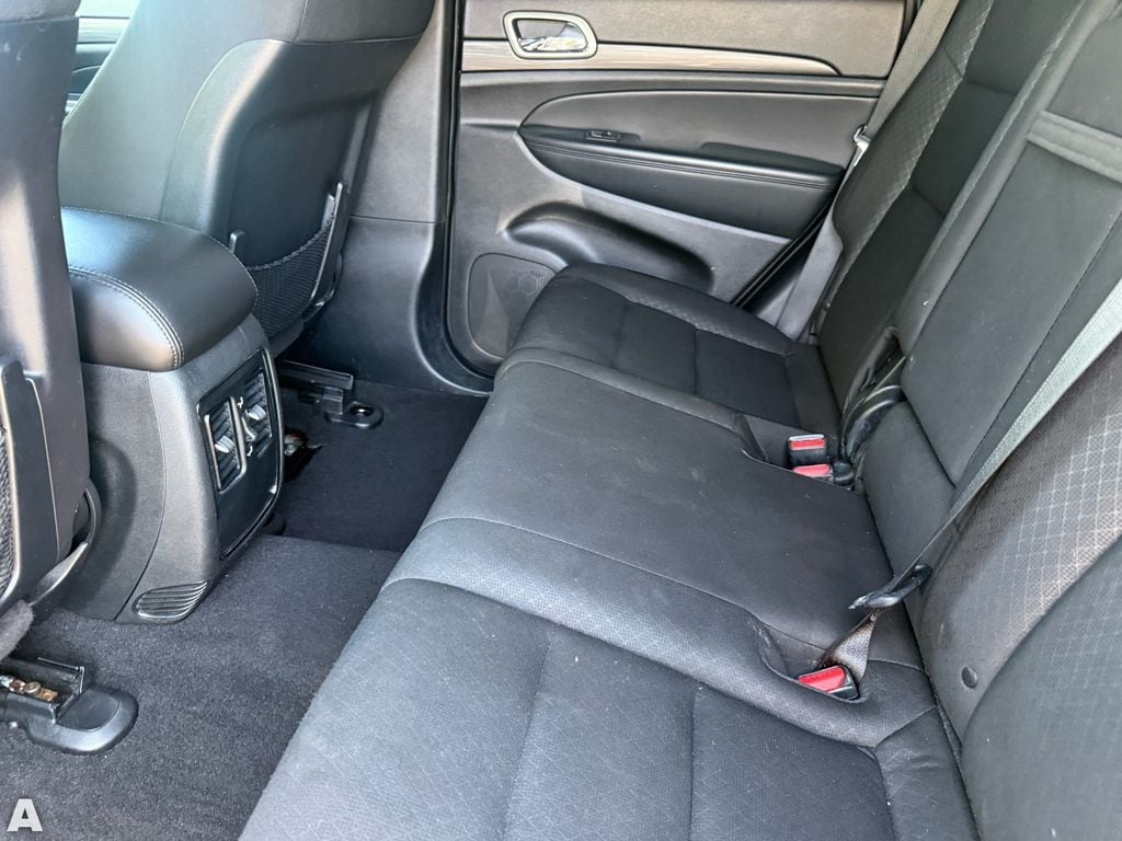 Used 2021 Diamond Black Crystal Pearlcoat Jeep Laredo E image 23